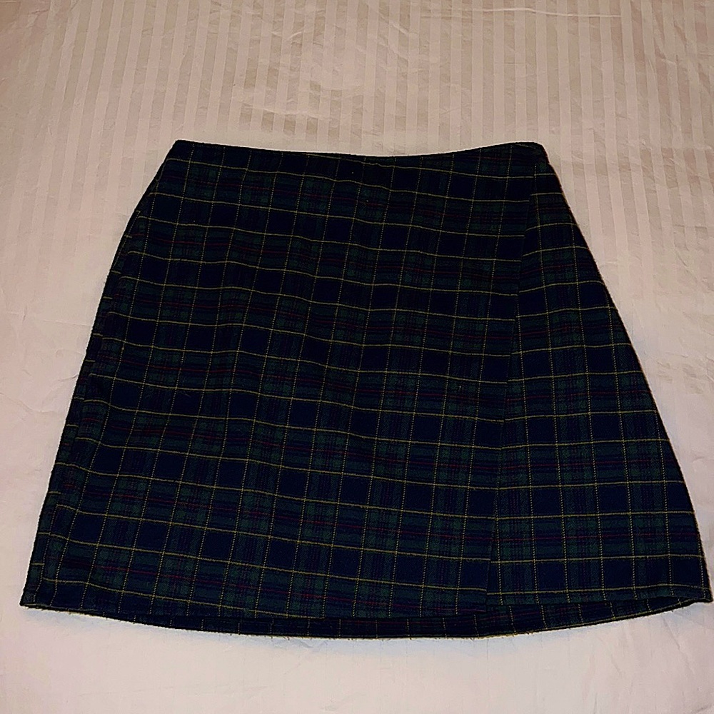 HOLLISTER Ultra High Rise plaid skirt (S)